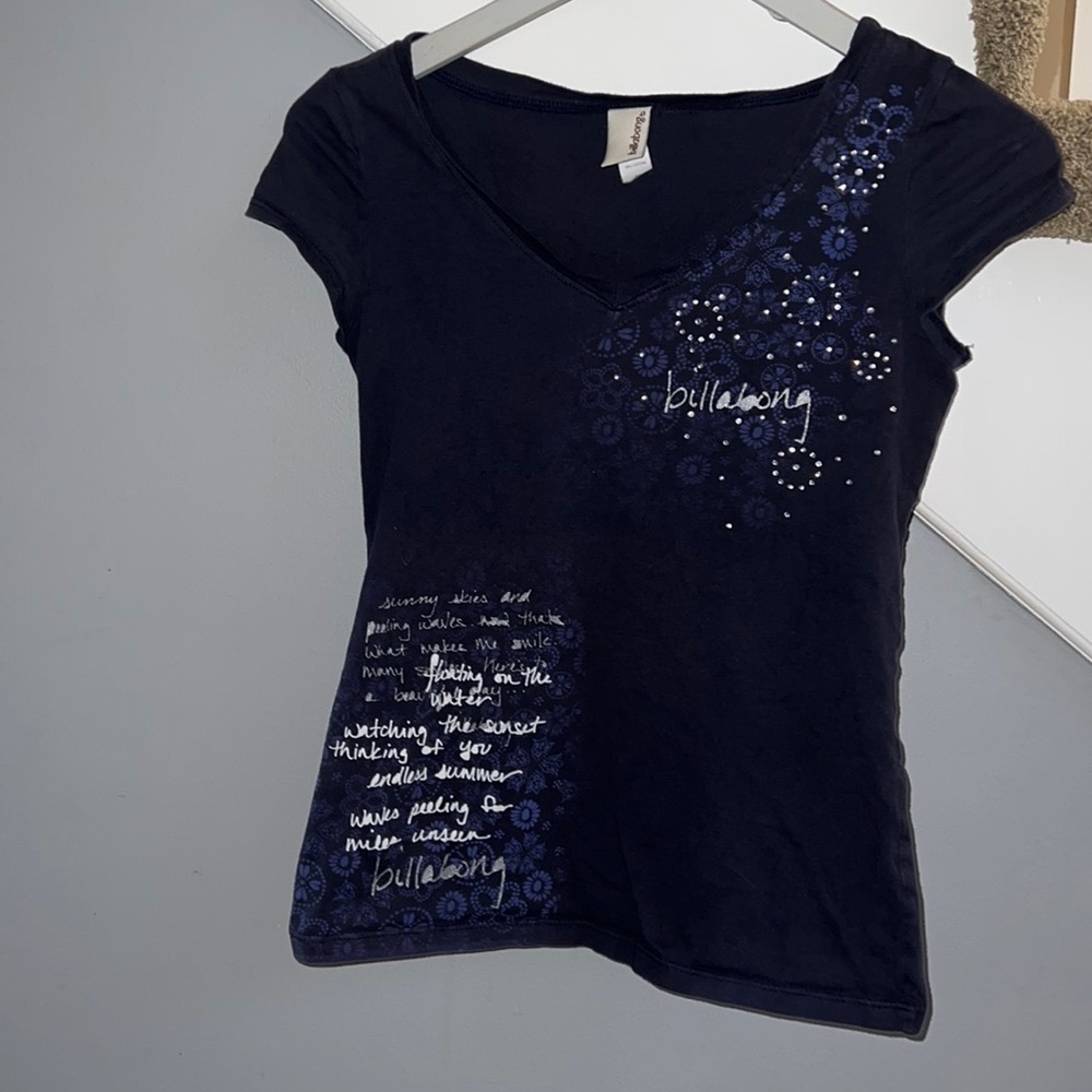 🌊Women’s Navy Billabong fitted V-Neck T-shirt☀️